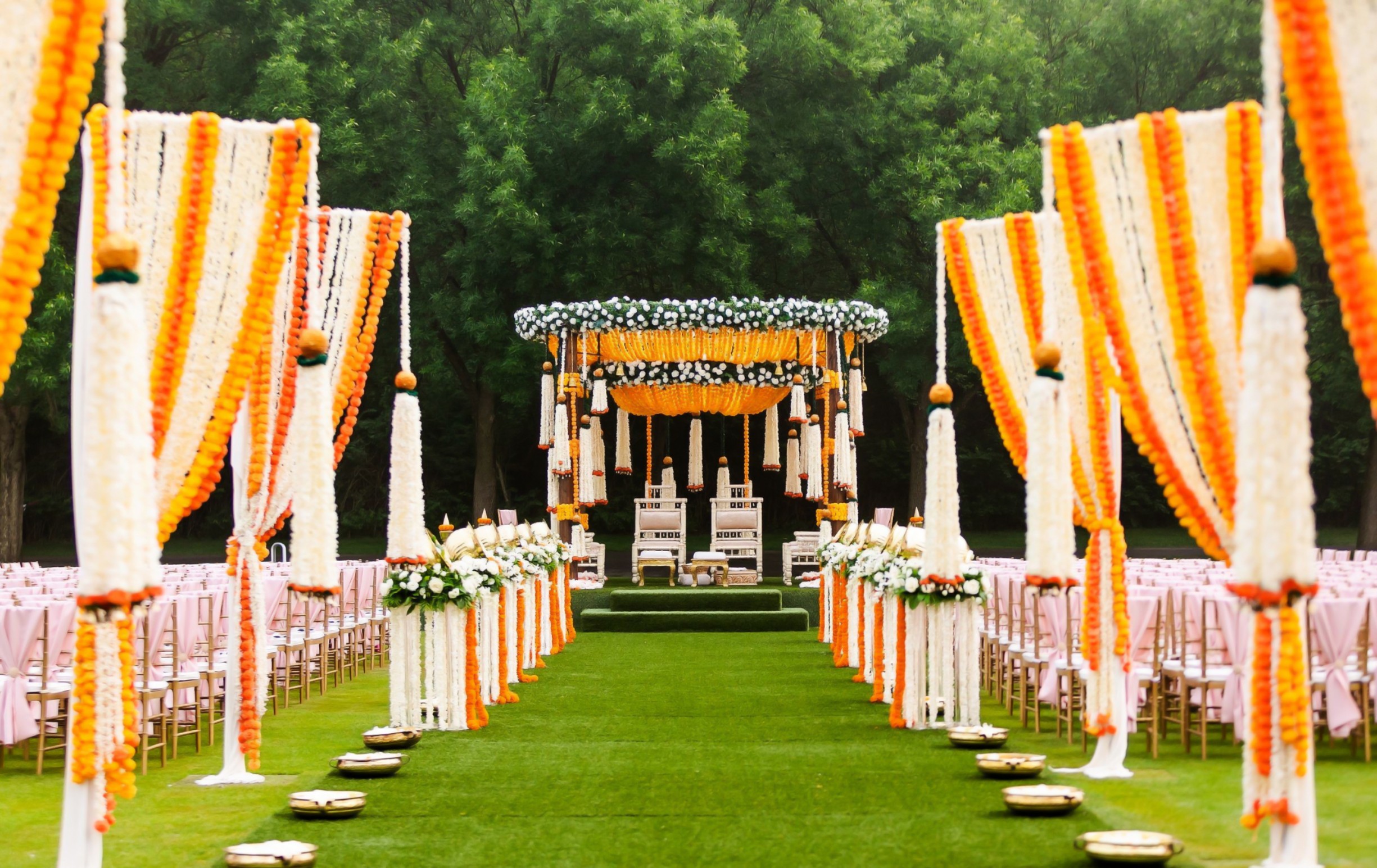 Unique Ways To Incorporate Greenery Into Your Wedding Décor